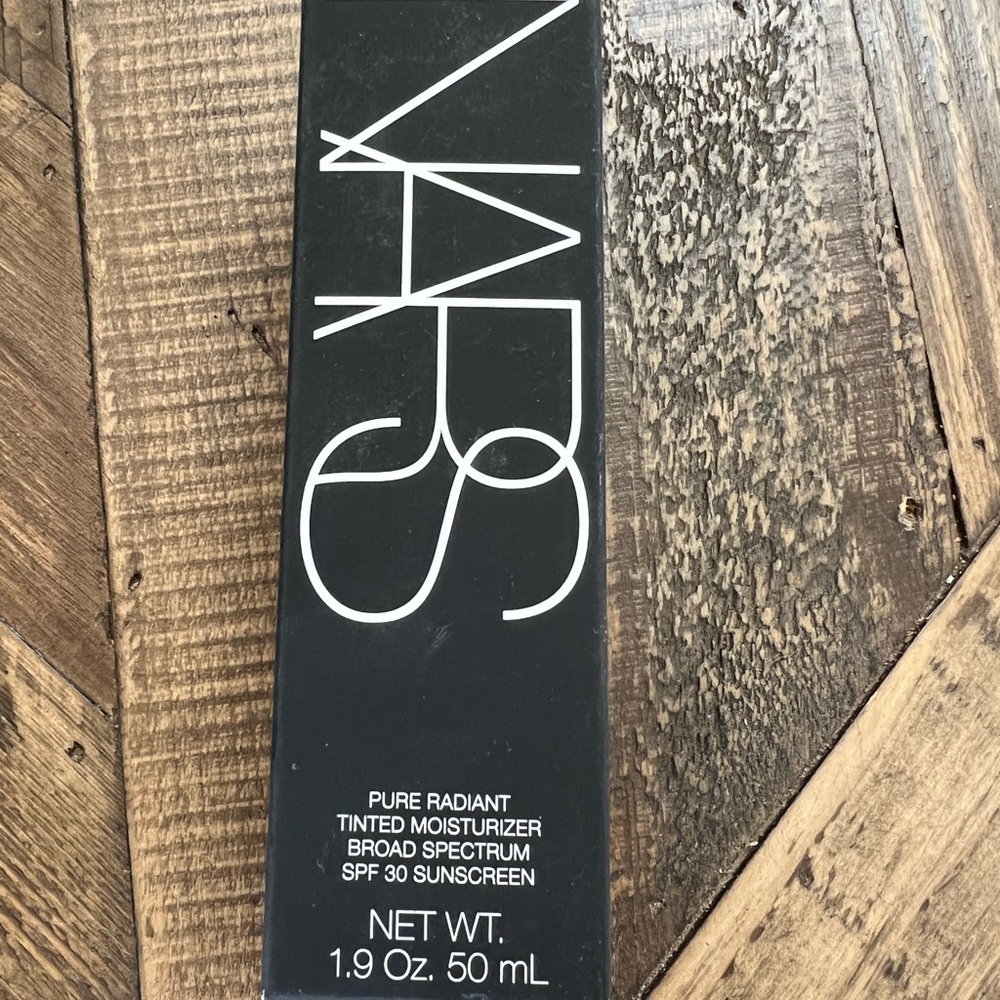 NARS PURE RADIANT TINTED MOISTURIZER